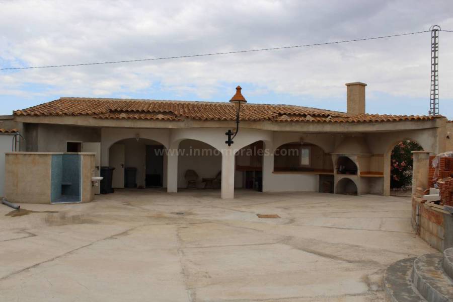 Resale - Villa with annex - Albatera