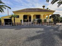 Wiederverkauf - Villa mit Nebengebäude - Callosa de Segura