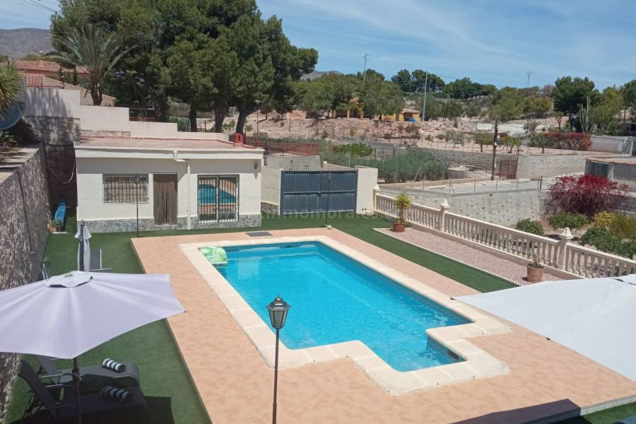 Resale - Villa with annex - Crevillente - Crevillent