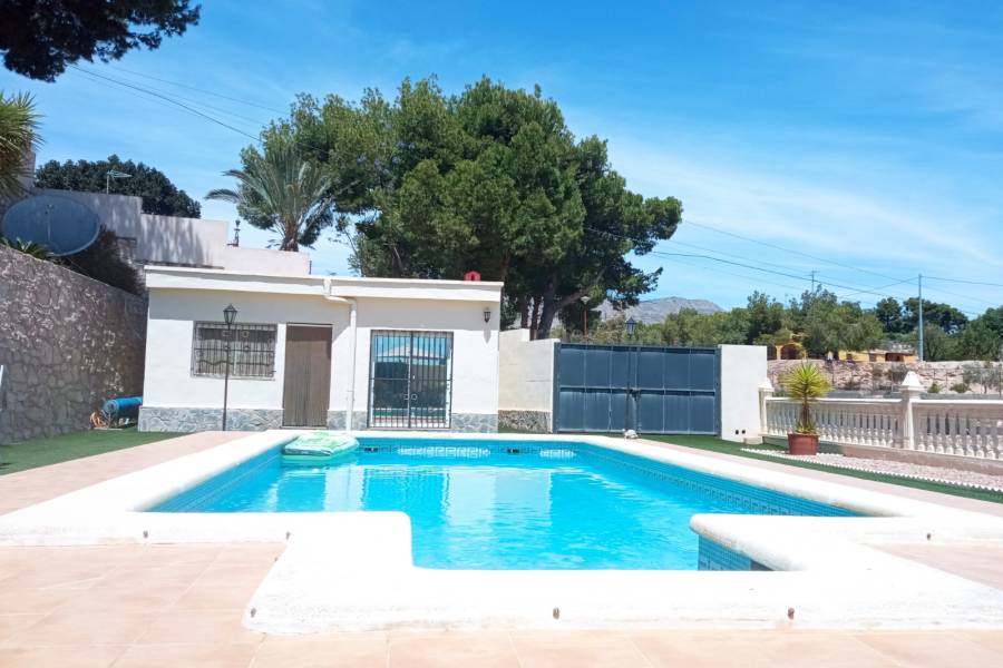 Resale - Villa with annex - Crevillente - Crevillent