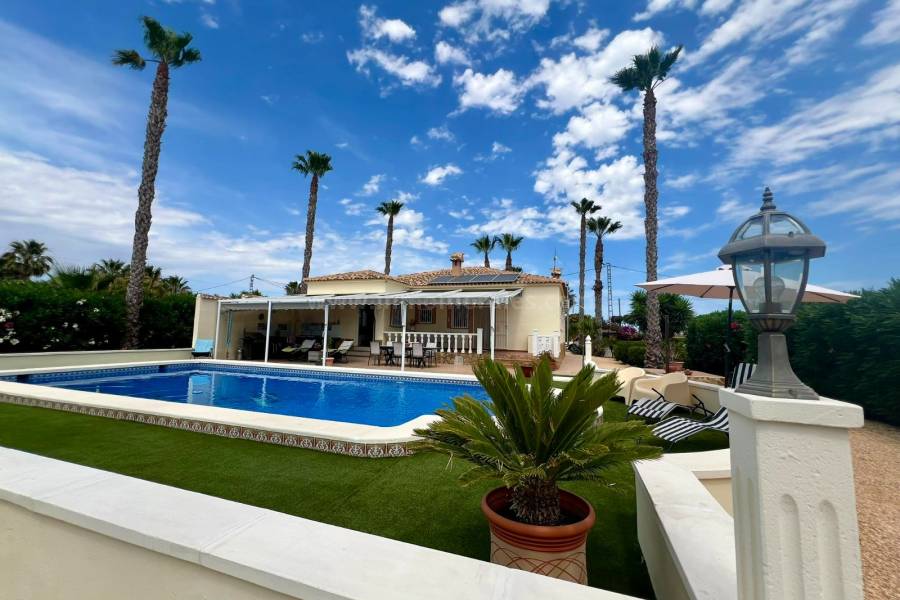 Herverkoop - Villa ( Finca ) - Orihuela