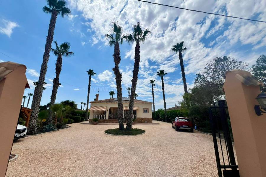 Herverkoop - Villa ( Finca ) - Orihuela