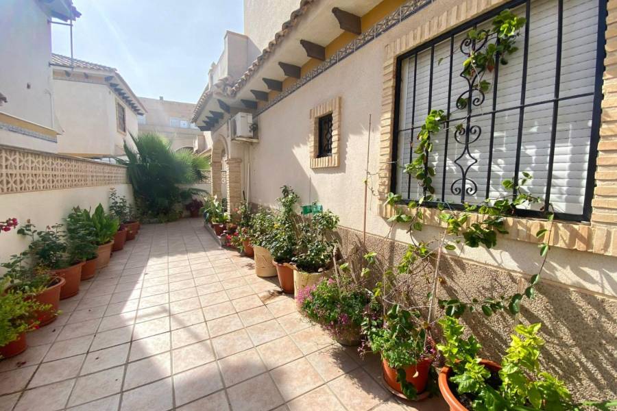 Venta - Chalet / Villa - Torrevieja - Los Frutales