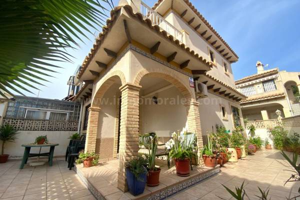 Chalet / Villa - Venta - Torrevieja - Los Frutales