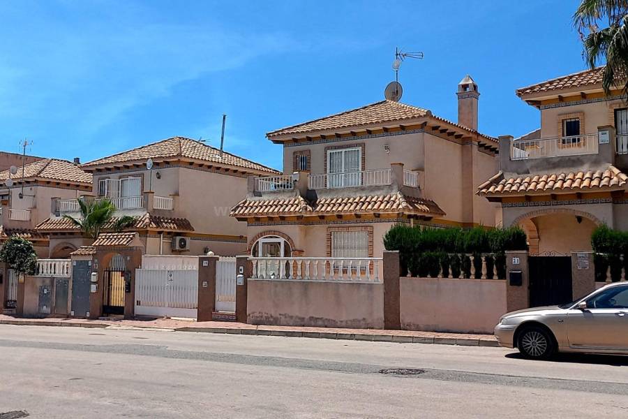 Venta - Chalet / Villa - Torrevieja - Los Frutales