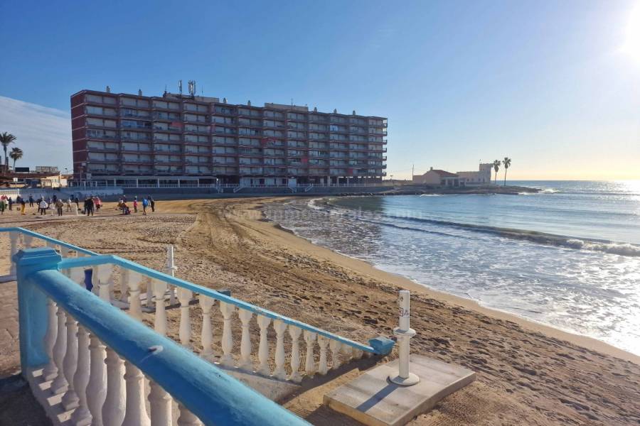 Resale - Apartment  - Torrevieja - Playa de los Locos