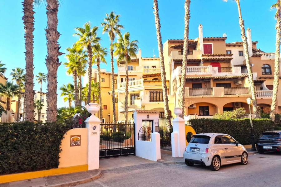 Resale - Apartment  - Torrevieja - Playa de los Locos