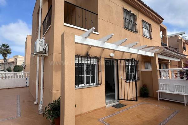 Reihenhaus - Wiederverkauf - Torrevieja - Los Frutales