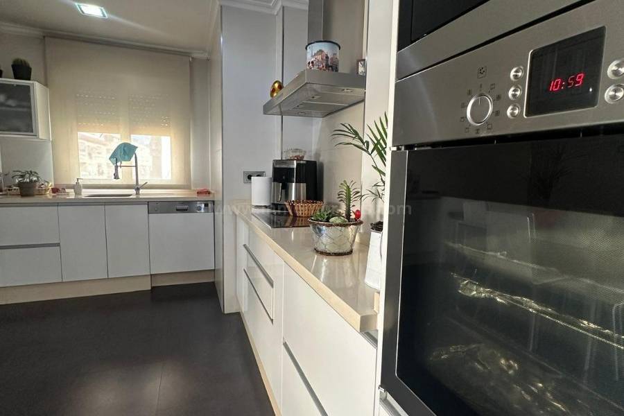 Resale - Apartment  - Torrevieja - Centro