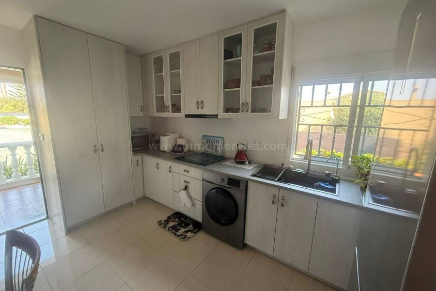 Venta - Villa con anexo - Catral