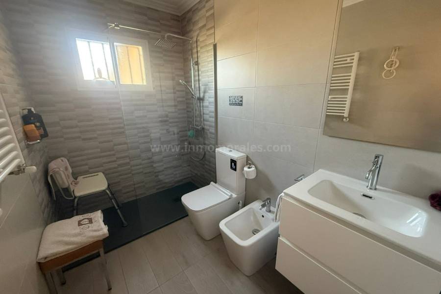 Venta - Villa con anexo - Catral