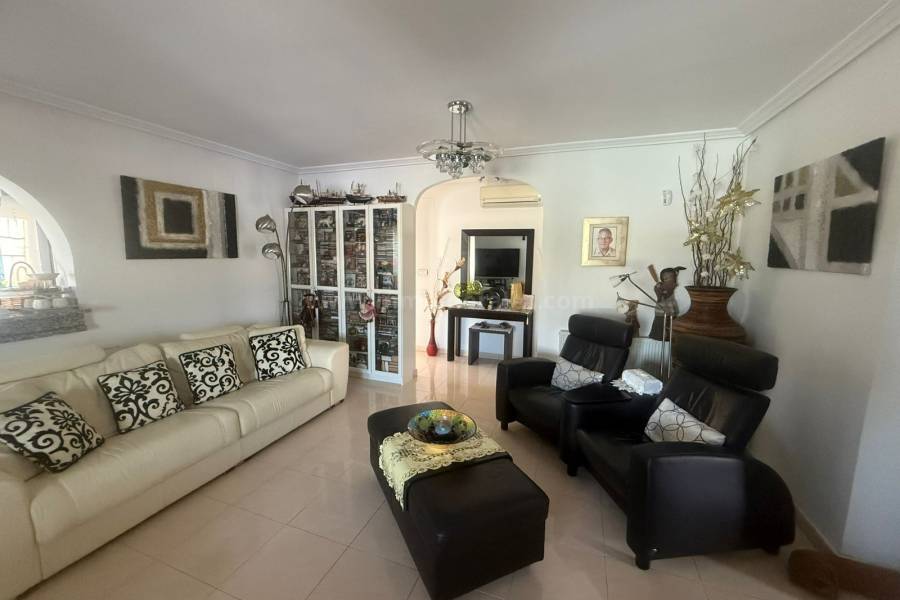 Venta - Villa con anexo - Catral