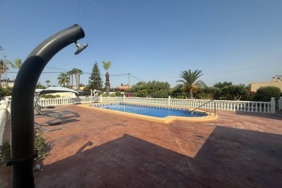 Venta - Villa con anexo - Catral