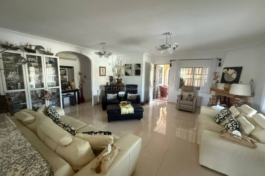 Venta - Villa con anexo - Catral