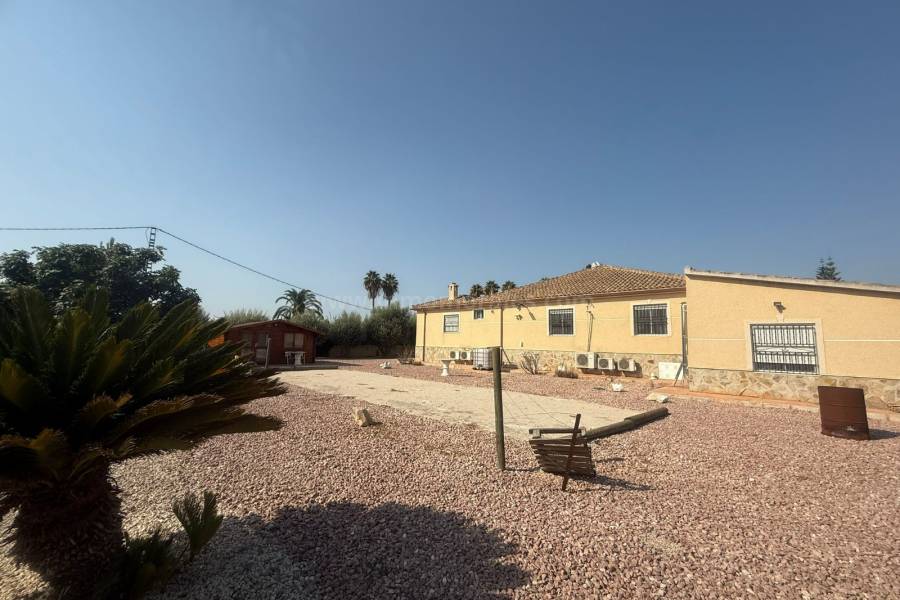 Venta - Villa con anexo - Catral