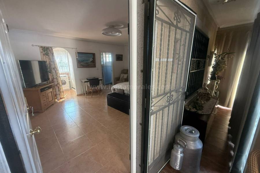 Venta - Villa con anexo - Catral