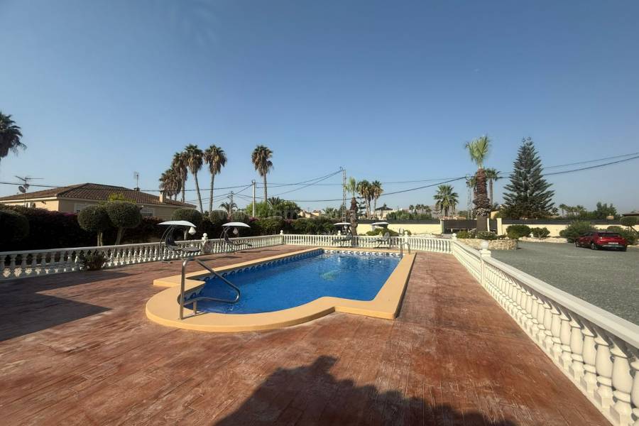 Venta - Villa con anexo - Catral