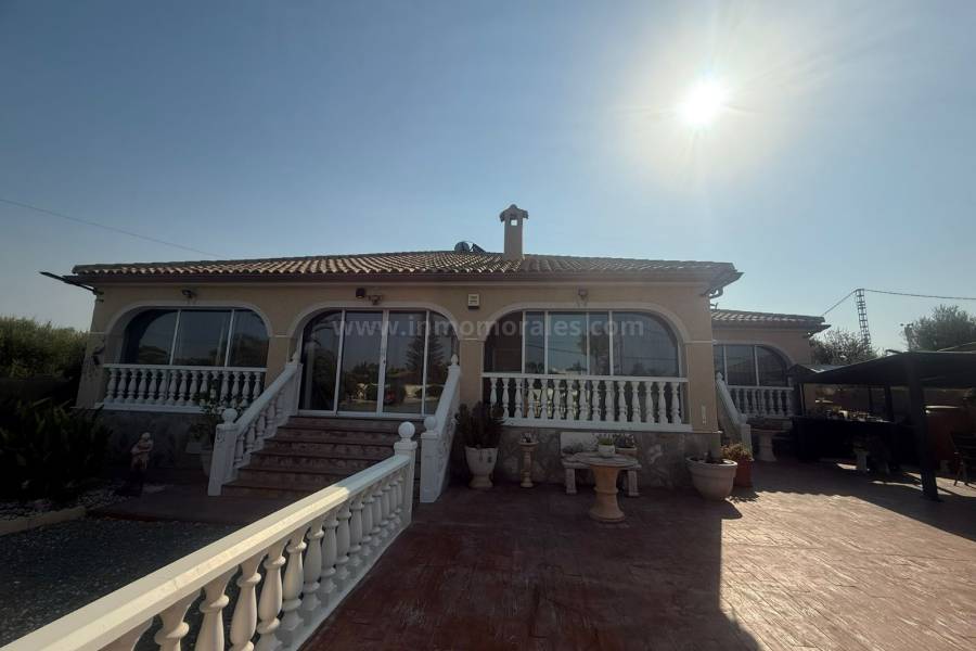 Venta - Villa con anexo - Catral