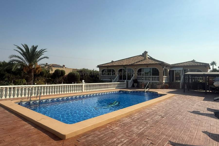 Venta - Villa con anexo - Catral