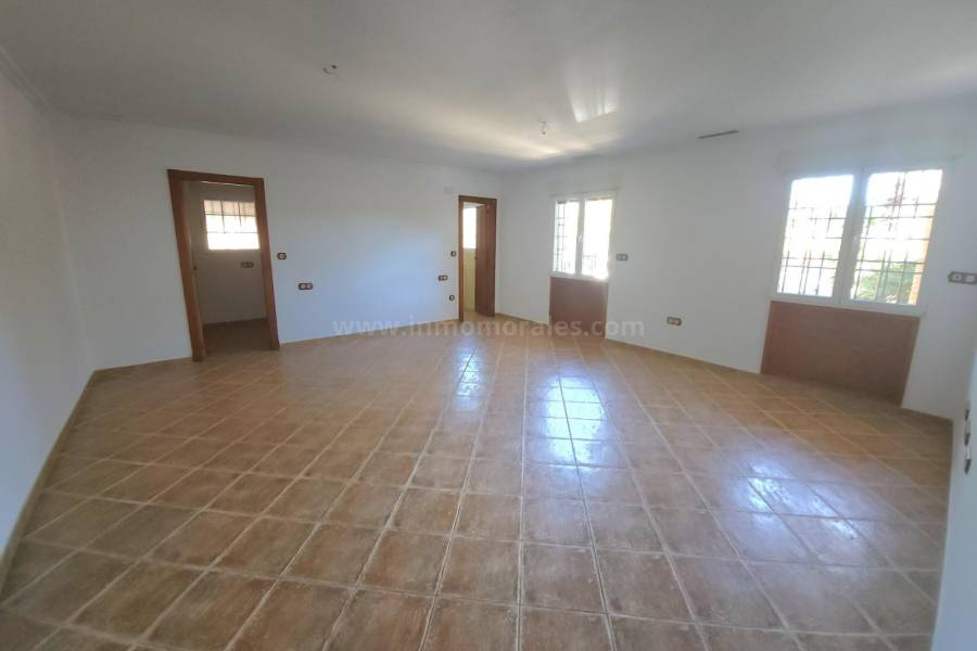 Herverkoop - Villa met bijgebouw - Catral