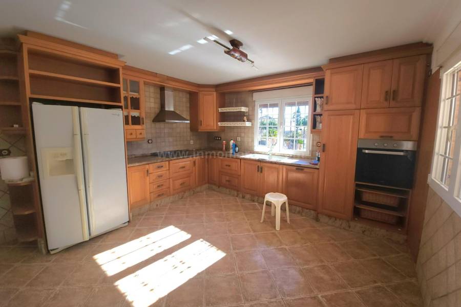 Herverkoop - Villa met bijgebouw - Catral