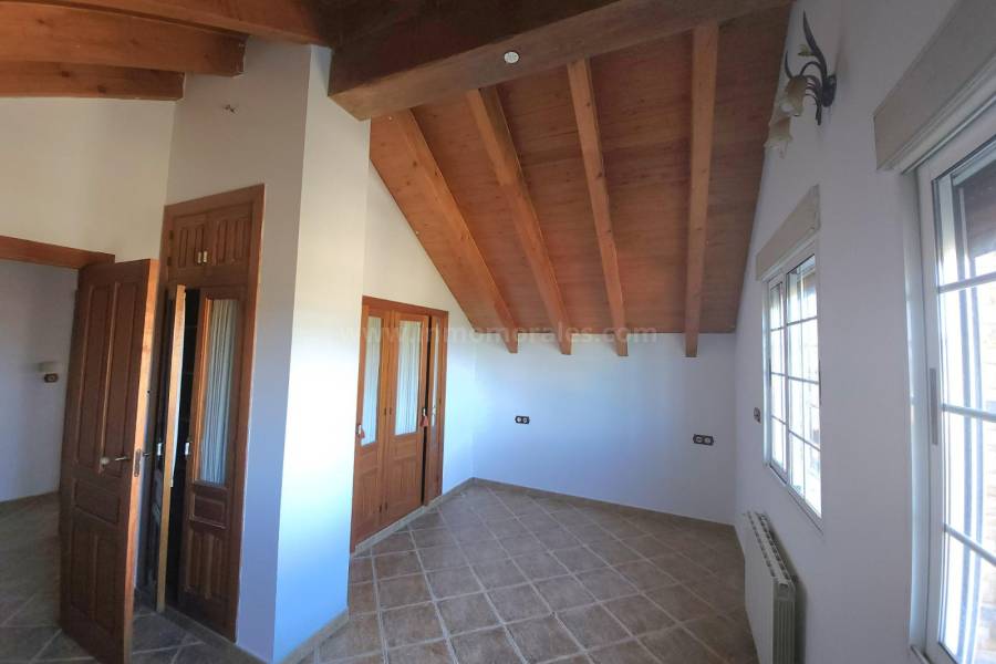 Herverkoop - Villa met bijgebouw - Catral