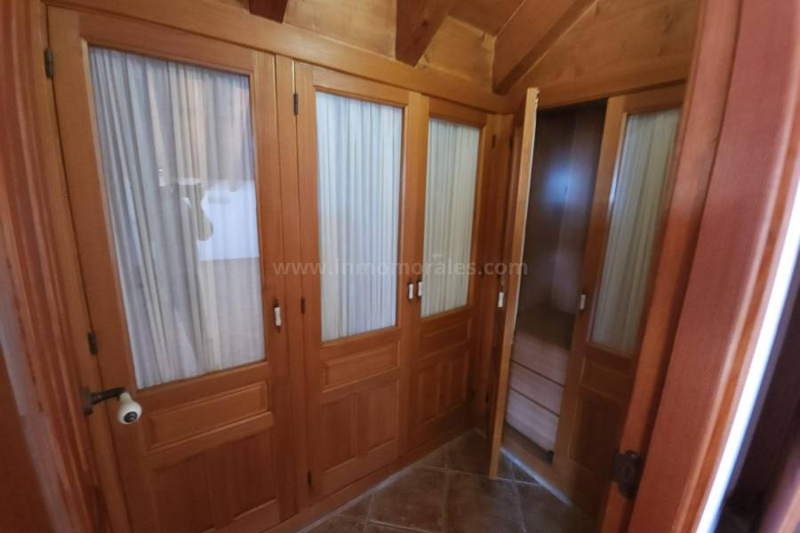 Herverkoop - Villa met bijgebouw - Catral