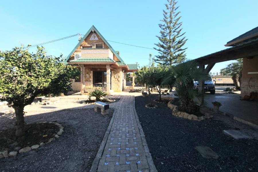 Herverkoop - Villa met bijgebouw - Catral