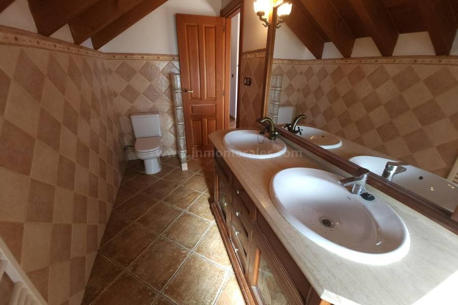 Herverkoop - Villa met bijgebouw - Catral