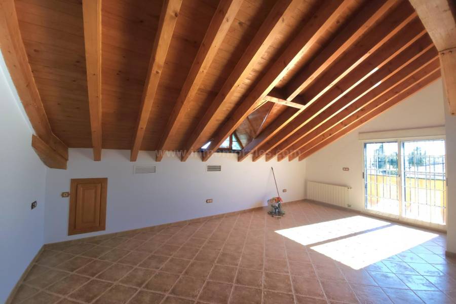 Herverkoop - Villa met bijgebouw - Catral