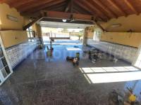 Herverkoop - Villa met bijgebouw - Catral