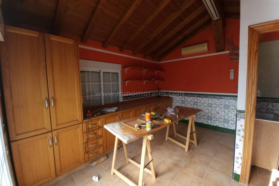 Herverkoop - Villa met bijgebouw - Catral