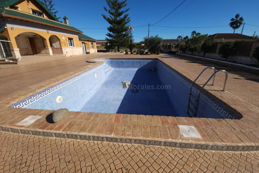 Herverkoop - Villa met bijgebouw - Catral