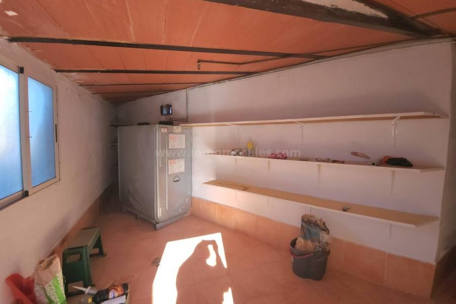 Herverkoop - Villa met bijgebouw - Catral