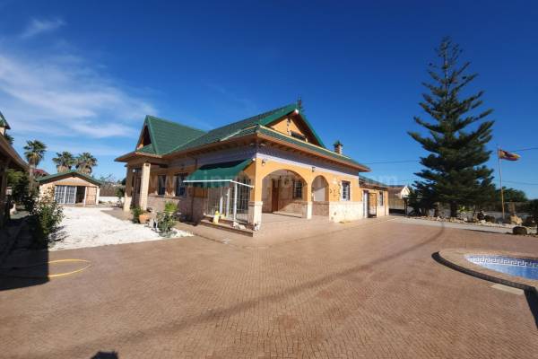 Villa mit Nebengebäude - Wiederverkauf - Catral - Catral