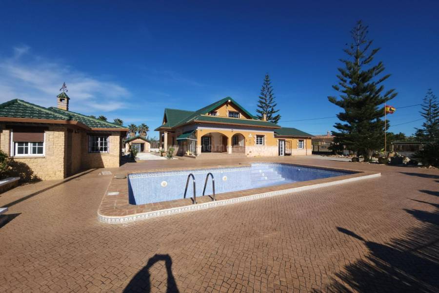 Herverkoop - Villa met bijgebouw - Catral