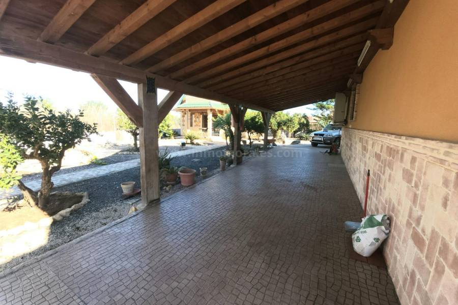 Herverkoop - Villa met bijgebouw - Catral