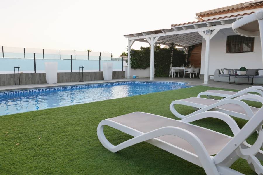 Resale - Detached House / Villa  - San Fulgencio - Urb. La Marina