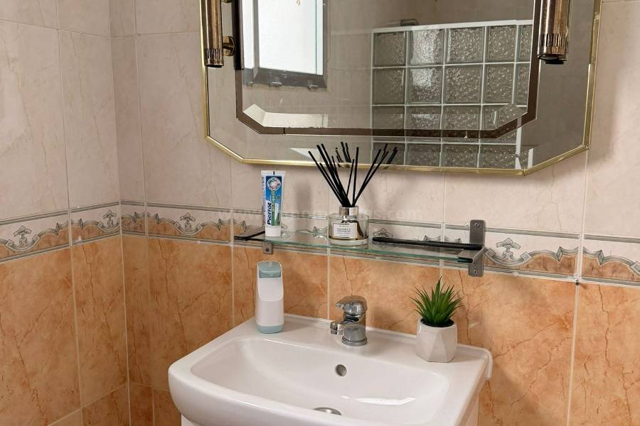 Venta - Apartamento / Piso - Torrevieja