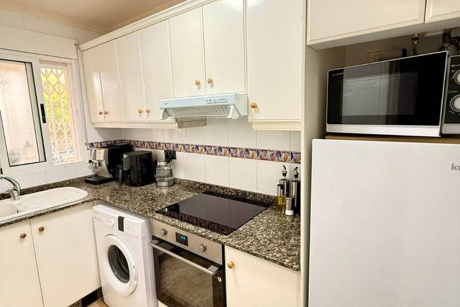 Resale - Apartment  - Torrevieja - Playa de los Locos