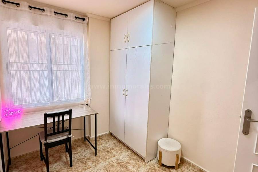 Resale - Apartment  - Torrevieja - Playa de los Locos