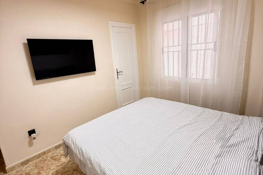 Resale - Apartment  - Torrevieja - Playa de los Locos