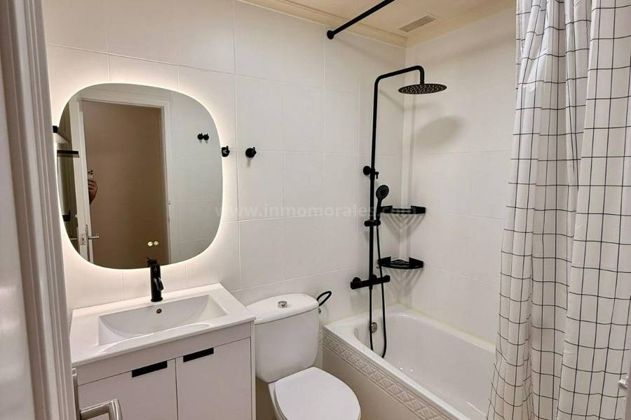 Resale - Apartment  - Torrevieja - Playa de los Locos