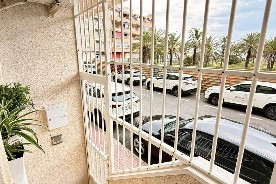 Resale - Apartment  - Torrevieja - Playa de los Locos