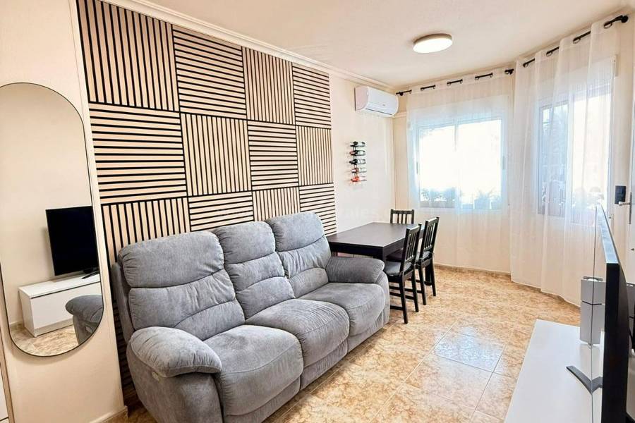 Resale - Apartment  - Torrevieja - Playa de los Locos