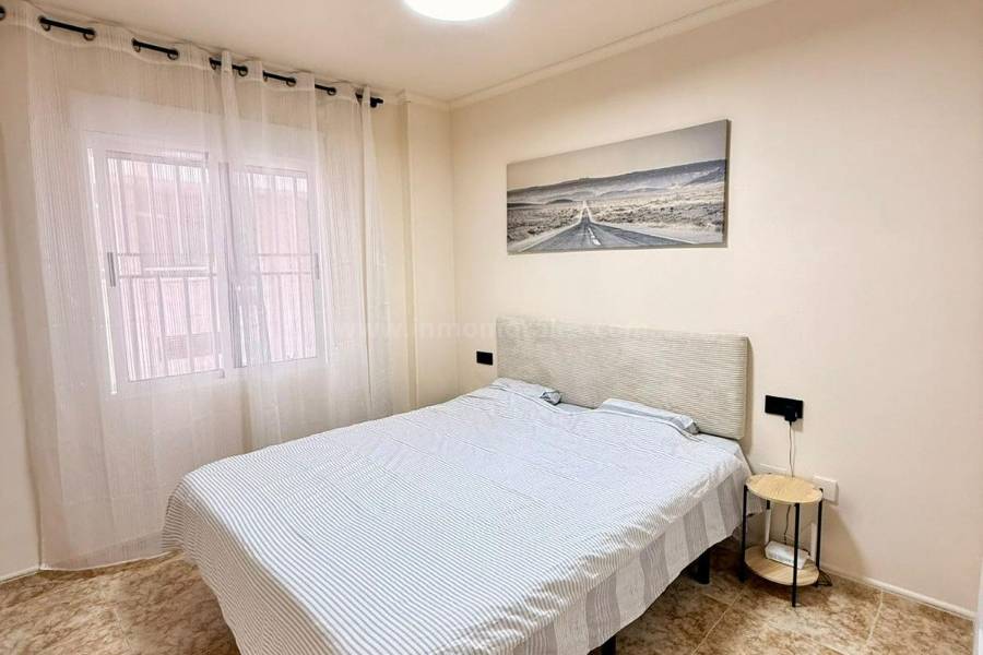 Resale - Apartment  - Torrevieja - Playa de los Locos