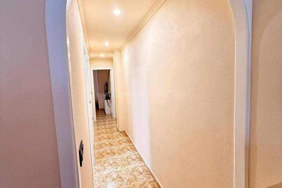 Resale - Apartment  - Torrevieja - Playa de los Locos
