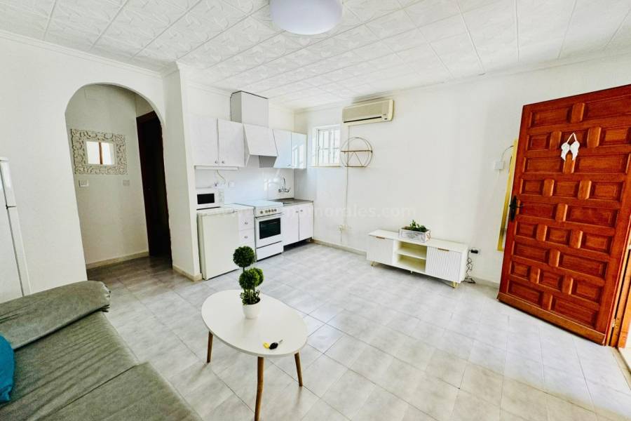 Resale - Semi detached Villa - Torrevieja - San Luis