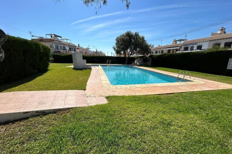 Resale - Semi detached Villa - Torrevieja - Los Frutales