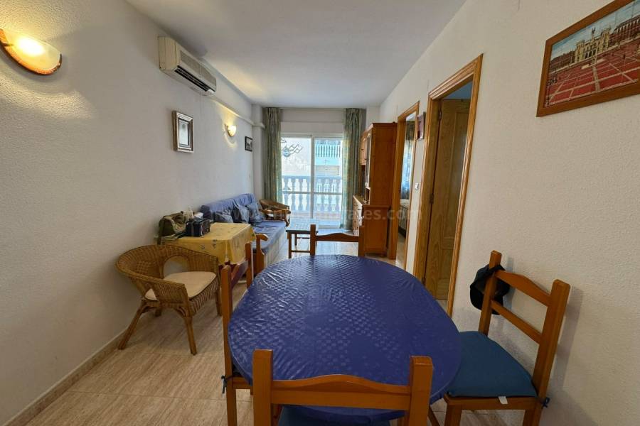 Resale - Apartment  - Torrevieja - Playa del Cura